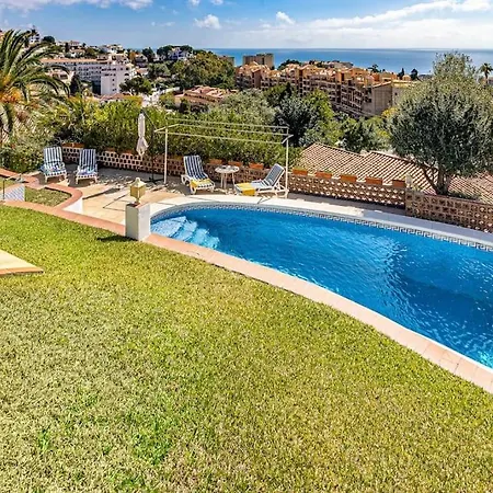 Villa Con Piscina En